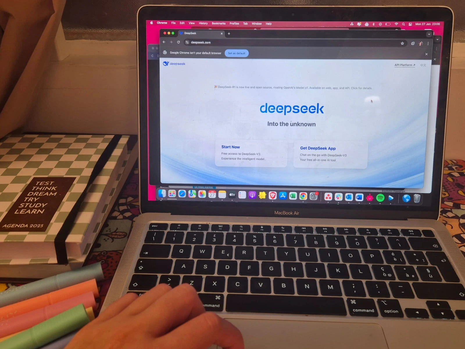 DeepSeek מגבילה הרשמות לאחר התקפות סייבר